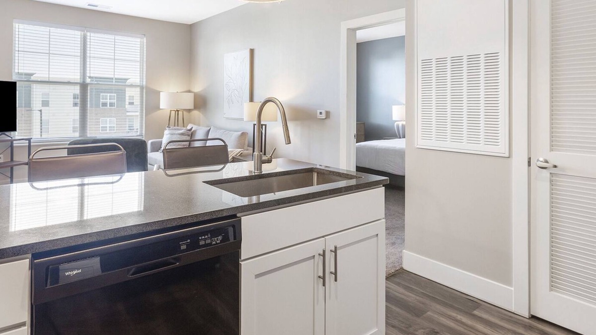 Toledo Apartment | Modern Apartment in Prime Location (ID8145X7)