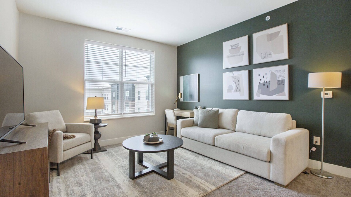 Toledo Apartment | Modern Apartment in Prime Location (ID8147X5)