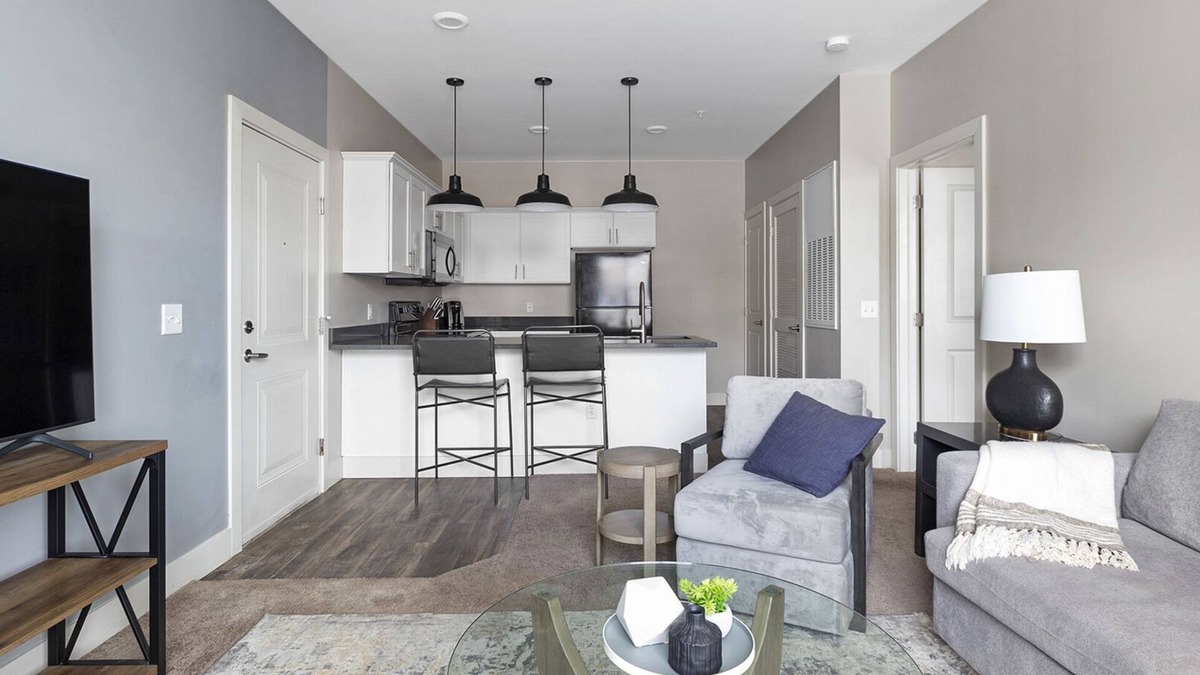 Toledo Apartment | Modern Apartment in Prime Location (ID1358X328)