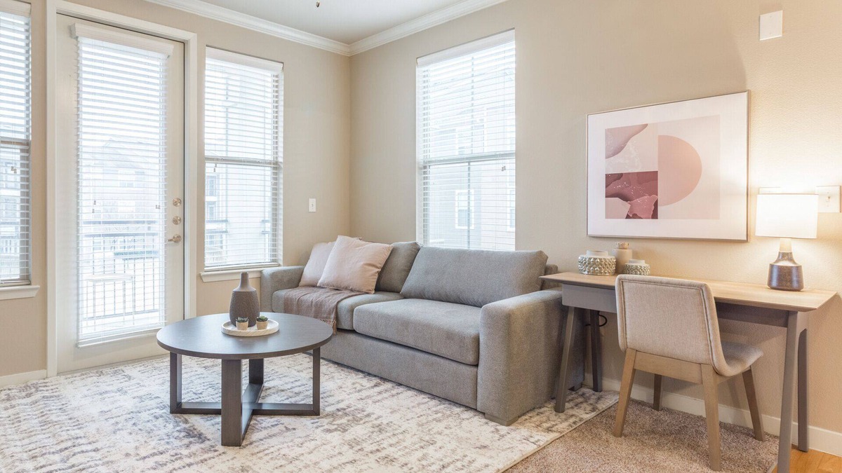 Bixby Apartment | Modern Apartment in Prime Location (ID3987)