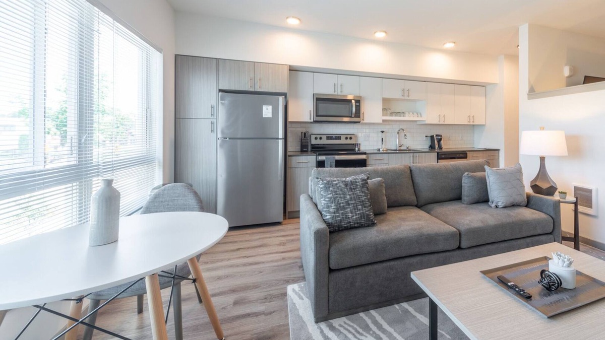 Kent Apartment | Modern Apartment in Prime Location (ID6597X31)