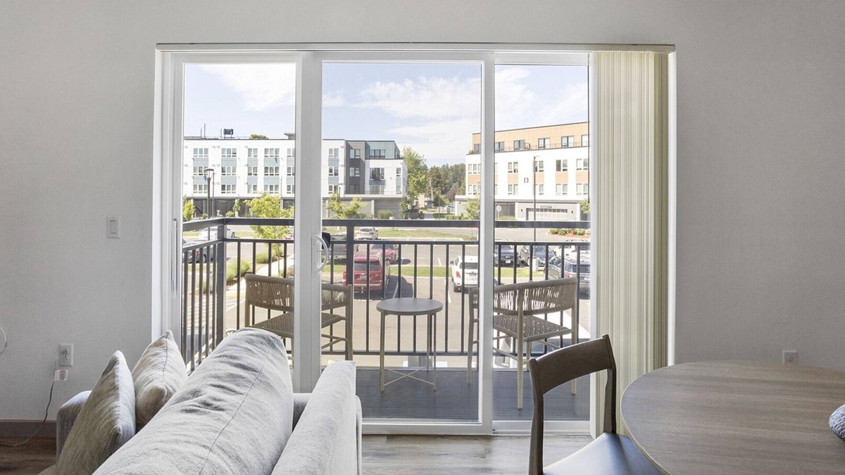 Kent Apartment | Modern Apartment in Prime Location (ID7323X33)