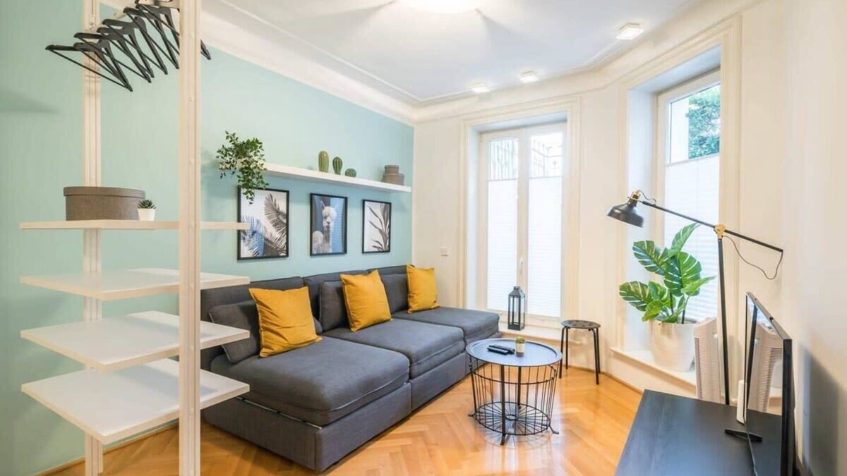 Rotherbaum Apartment | Modern Apartment in Rotherbaum for up to 5 Guests