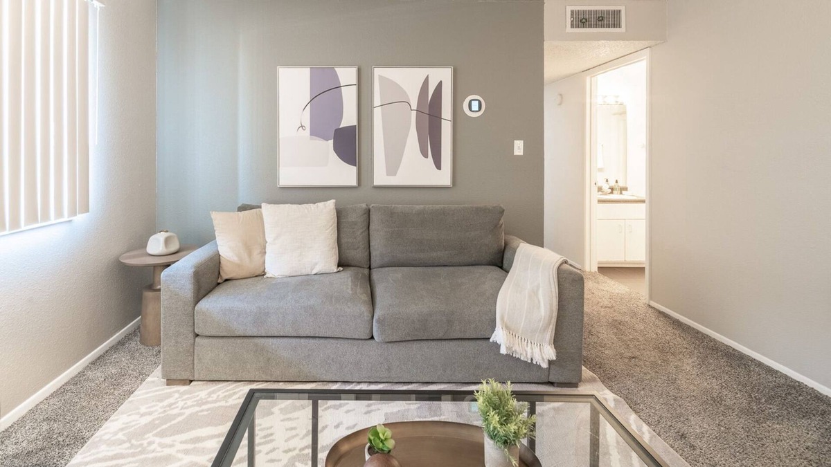 Northeast Heights Apartment | Modern Apartment in Prime Location (ID7515X32)