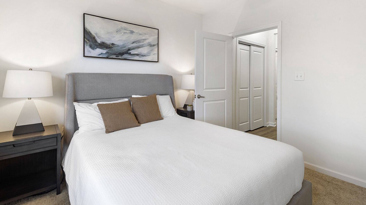 Chesapeake Apartment | Modern Apartment in Prime Location (ID1380X852)