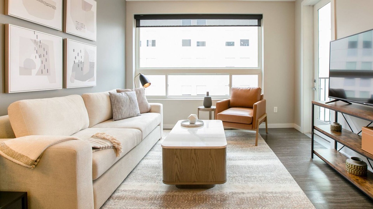 Newport Apartment | Modern Apartment in Prime Location (ID7744X77)