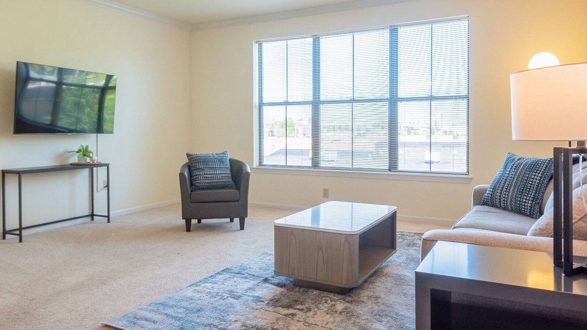 Creve Coeur Apartment | Modern Apartment in Prime Location (ID8230)