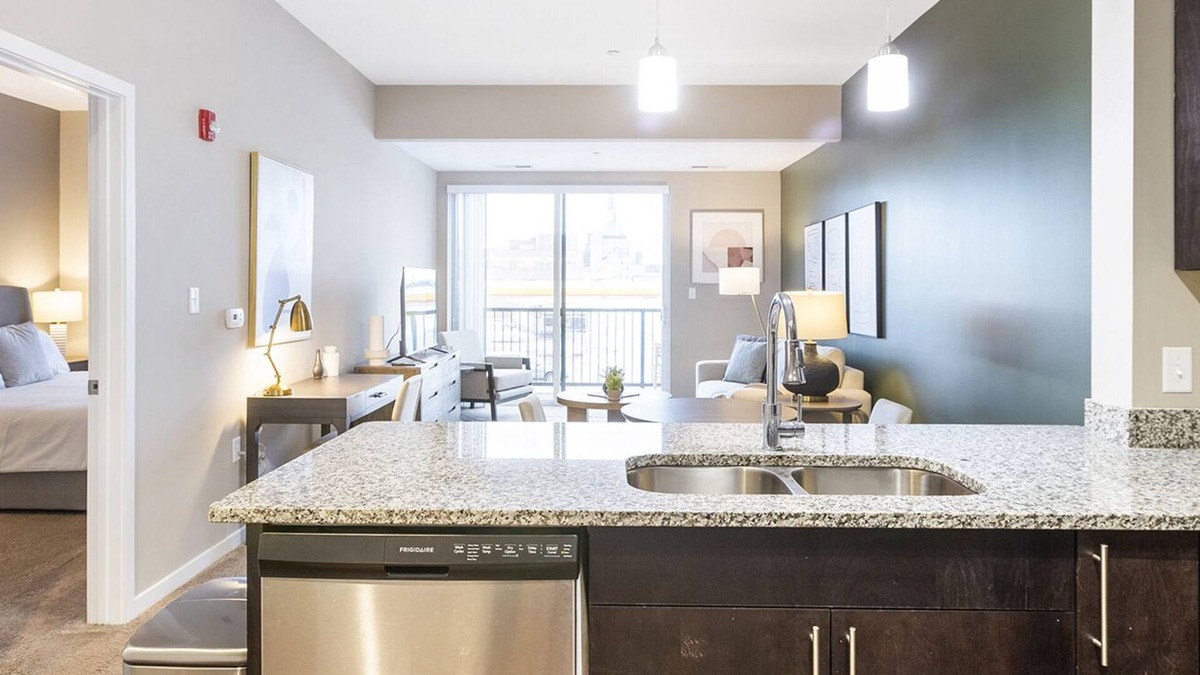West Central Apartment | Modern Apartment in Prime Location (ID7010X69)