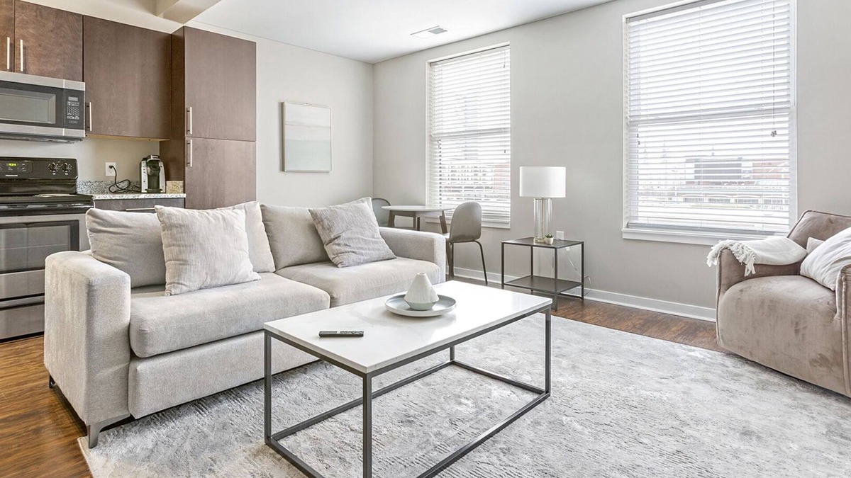 West Central Apartment | Modern Apartment in Prime Location (ID8141X3)