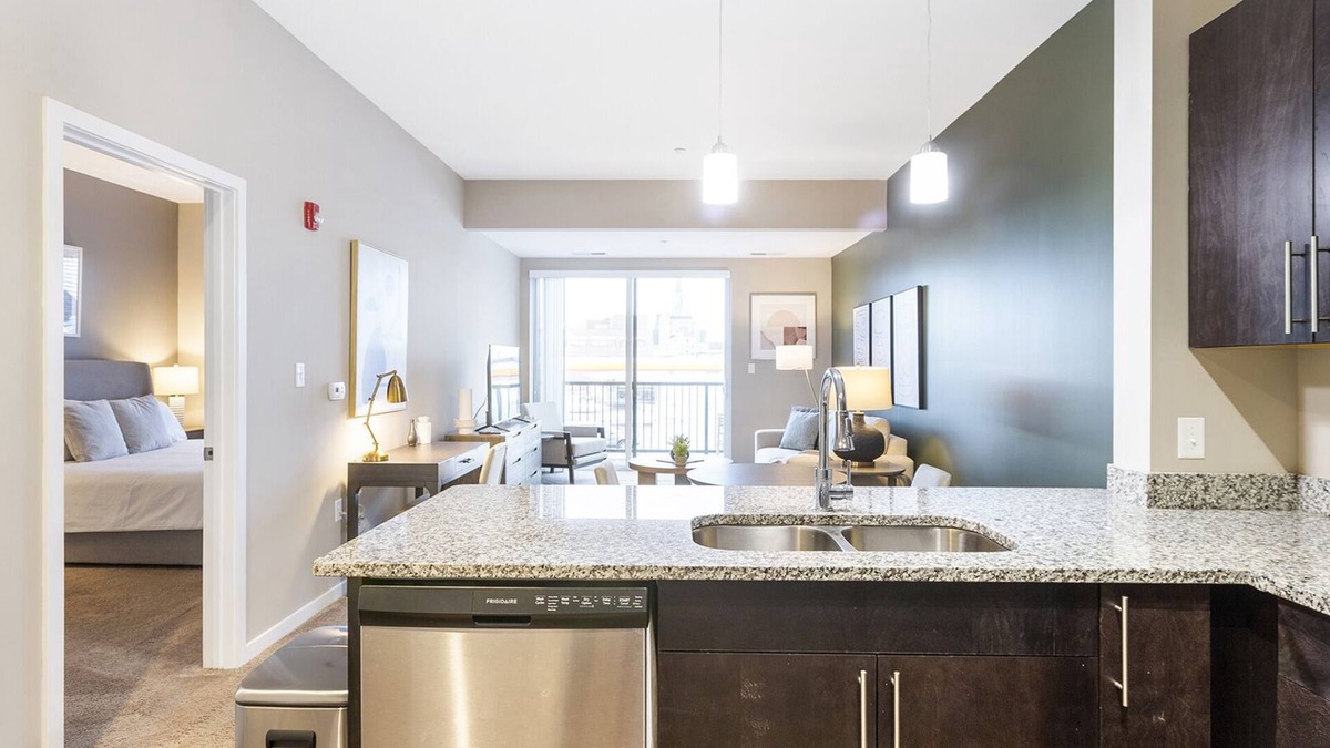 West Central Apartment | Modern Apartment in Prime Location (ID9436X35)