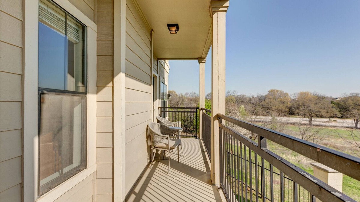 Euless Apartment | Modern Apartment in Prime Location (ID4340X3)