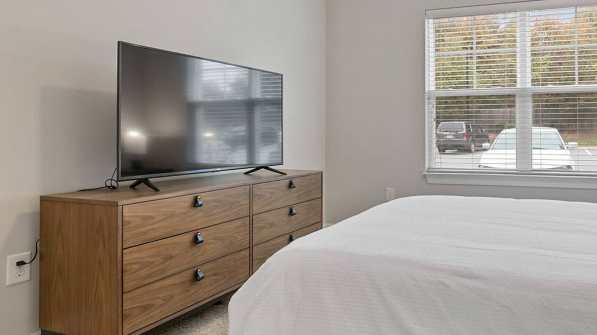 Greensboro Apartment | Modern Apartment in Prime Location (ID7187X91)