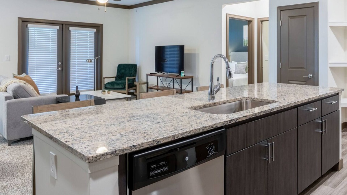 Middletown Apartment | Modern Apartment in Prime Location (ID6605X81)