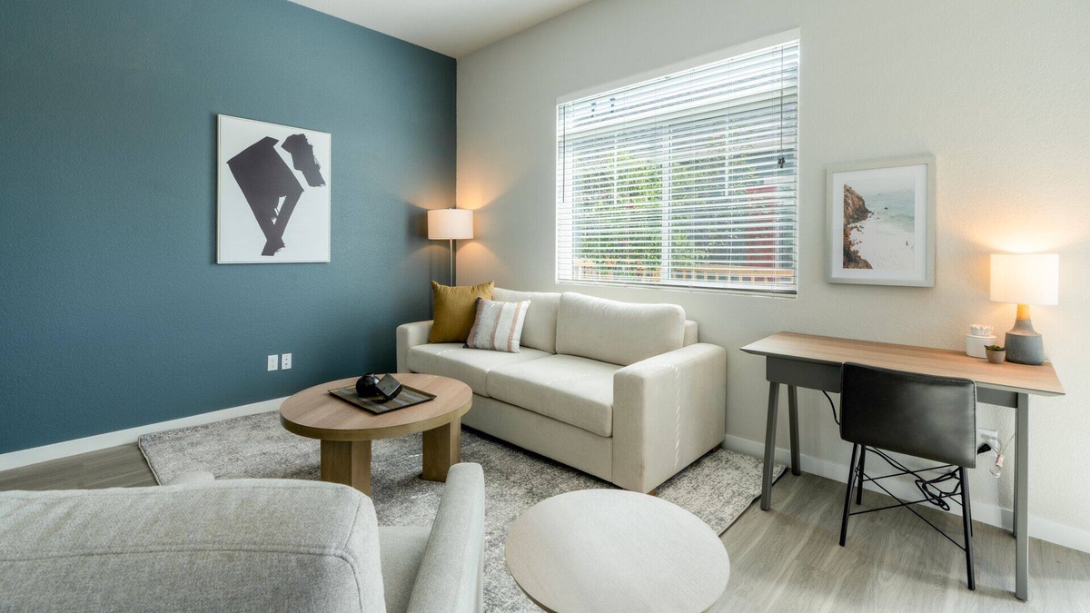 Thornton Apartment | Modern Apartment in Prime Location (ID5807X81)