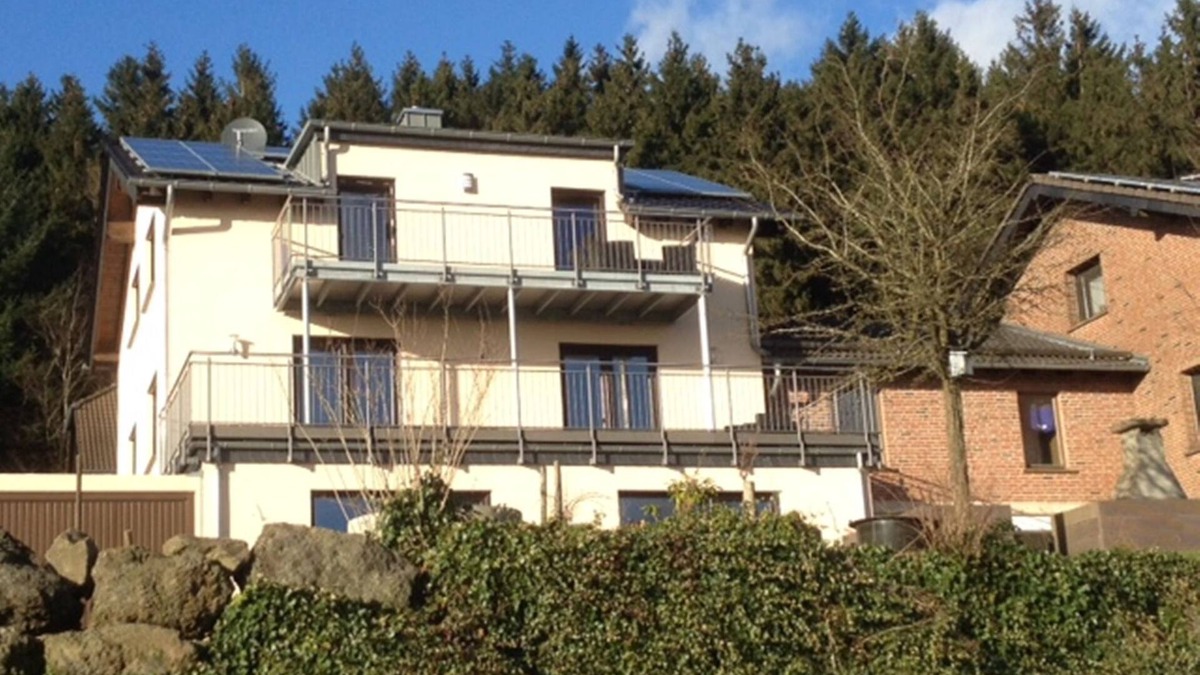 Weinsheim Apartment | Modern Apartment in Weinsheim with Terrace