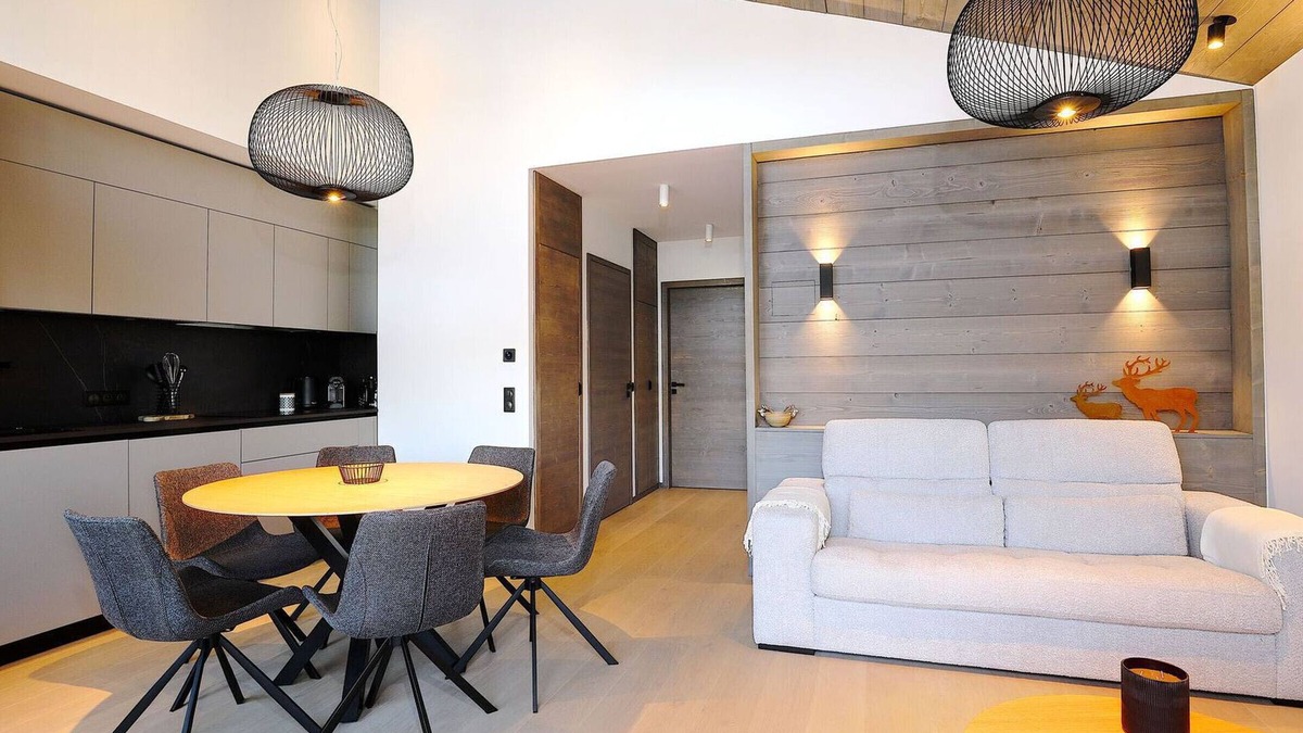 Le Praz Apartment | Modern Apartment Near Slopes with Parking in Courchevel Le Praz