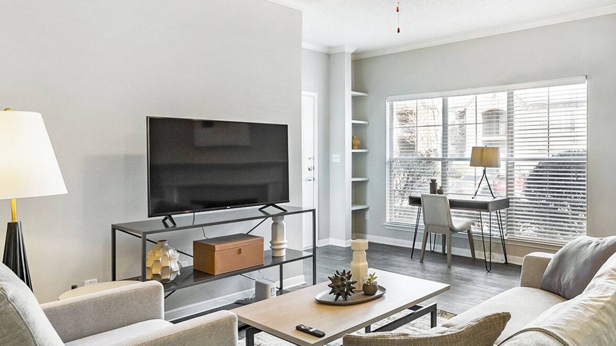Crestline Heights Apartment | Modern Apartment in Prime Location (ID8796X21)