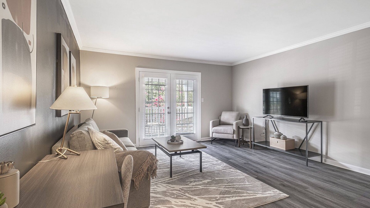 Homewood Apartment | Modern Apartment in Prime Location (ID1008X640)