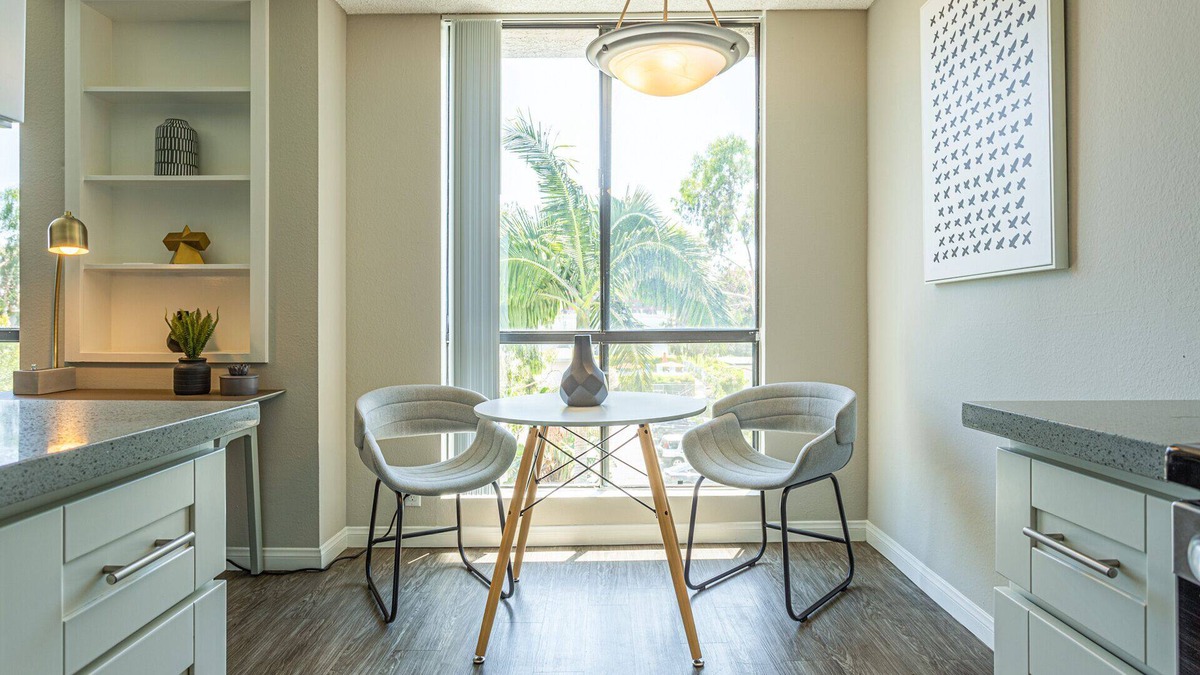 Norma Triangle Apartment | Modern Apartment in Prime Location (ID1173X865)