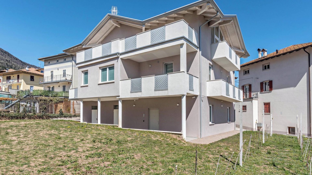 Ville d'Anaunia Apartment | Modern Apartment "Villa Vacanze Renetta" with Mountain View & Balcony