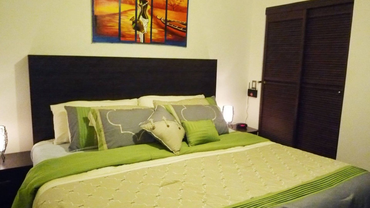 Granada Condo | Modern Apartment w/pool