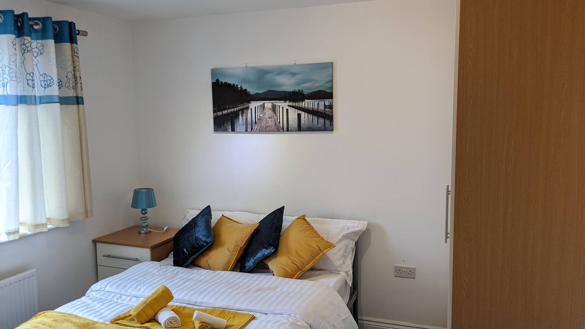 Coventry Apartment | Modern apartment with Parking/En-suite/WiFi/Netflix