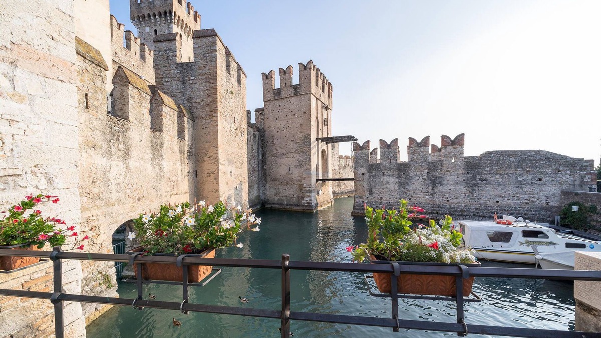 Pozzolengo Apartment | Modern apartment with large pool and garden.