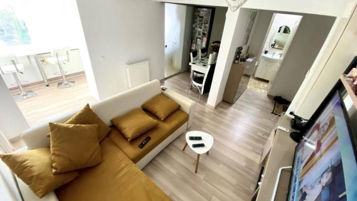 Onesti Apartment | Modern Apartment with a Great View