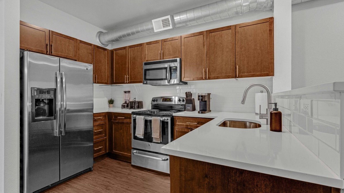 Wonderland Lake Apartment | Modern Apartment with Amenities 102