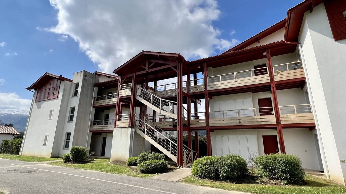 Itxassou Apartment | Modern Apartment with Balcony, Parking, and Internet in Itxassou