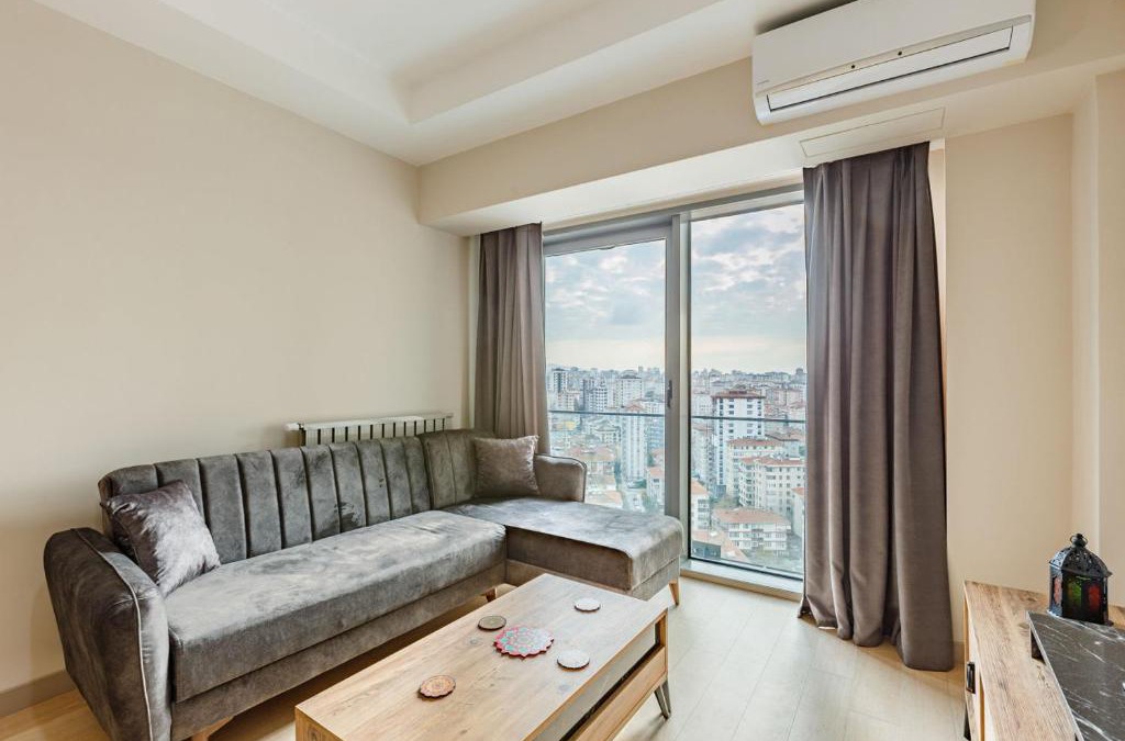 Kadikoy Apartment | Modern Apartment with Great City View in Kadikoy
