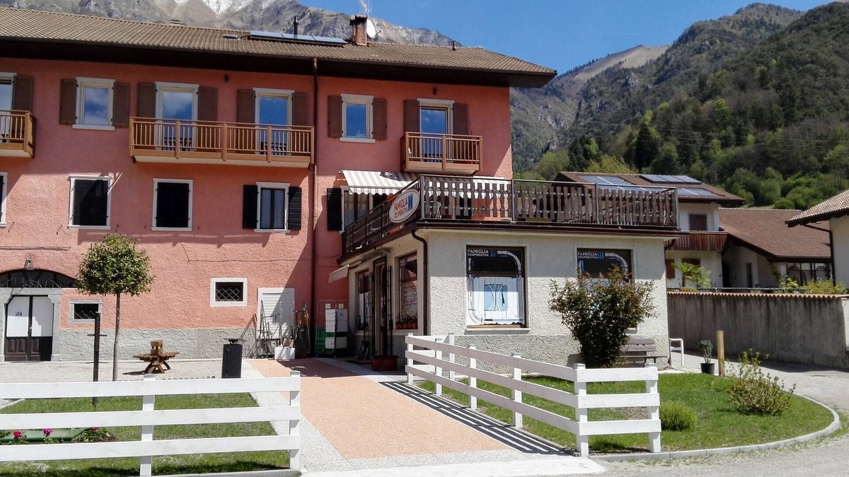 Mezzolago Apartment | MODERN APARTMENT with BALCONY AND LAKE VIEW full confort - Ledro, Mezzolago,