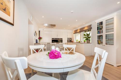 Solberg Apartment | Modern Apartment with panorama wiew