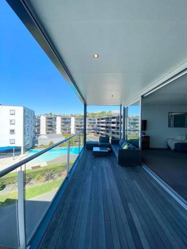 Ahuriri Apartment | Modern Apartment With Pool and Gym