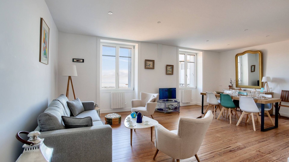 Saint-Igneuc Apartment | Modern apartment with sea view, for 4