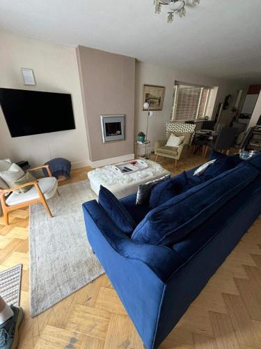 Sandyford Apartment | Modern Apt 3 Bedrooms near Dundrum