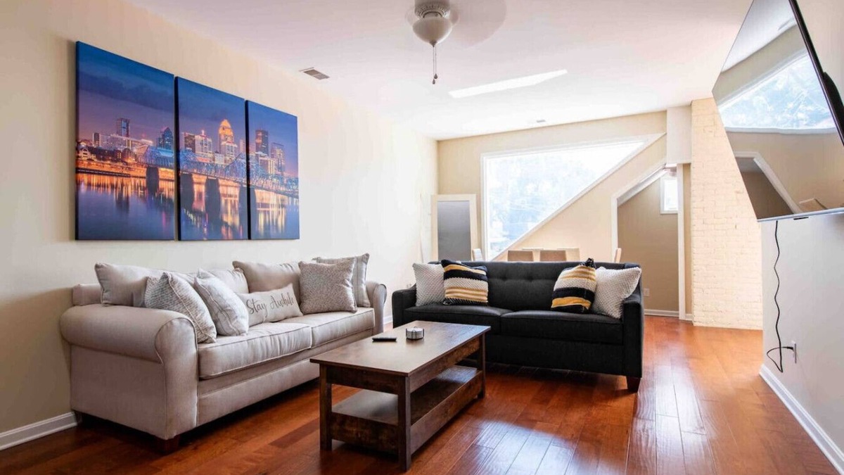 Tyler Park Apartment | Modern Apt above Restaurant. Walkable Shops & Bars