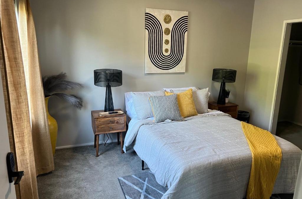 Hanover Place Apartment | Modern Apt in Midtown KC- Close to Everything