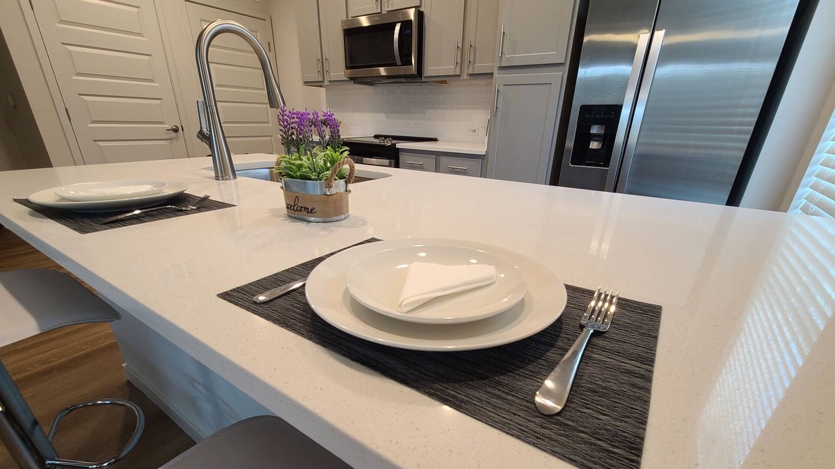 Clermont Apartment | Modern Apt!! Near Montverde Academy! w/POOL & GYM!!