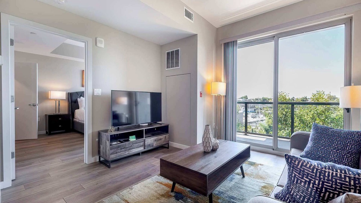 Stamford Apartment | Modern Apt with Luxury Amenities