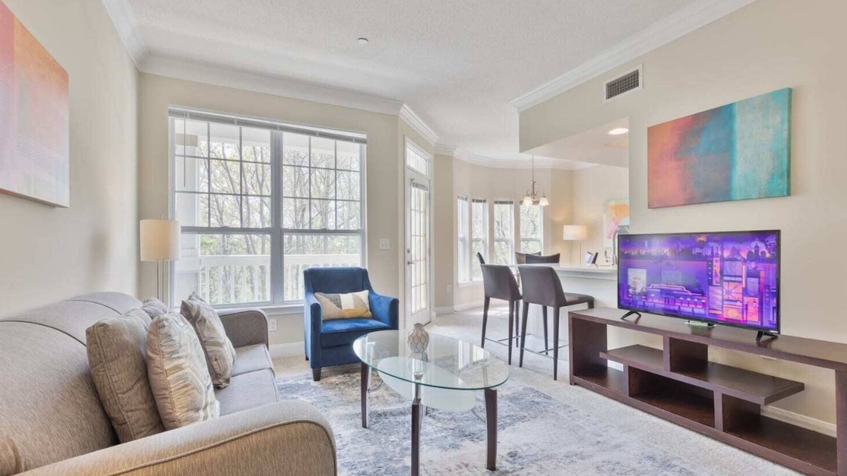 Waltham Apartment | Modern Apt with Private Garage