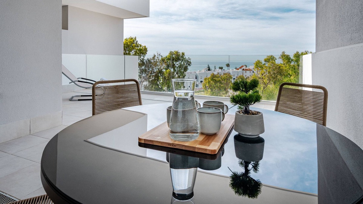 Alcorrin Apartment | Modern apt. with terrace & sea view, gym & jazucci