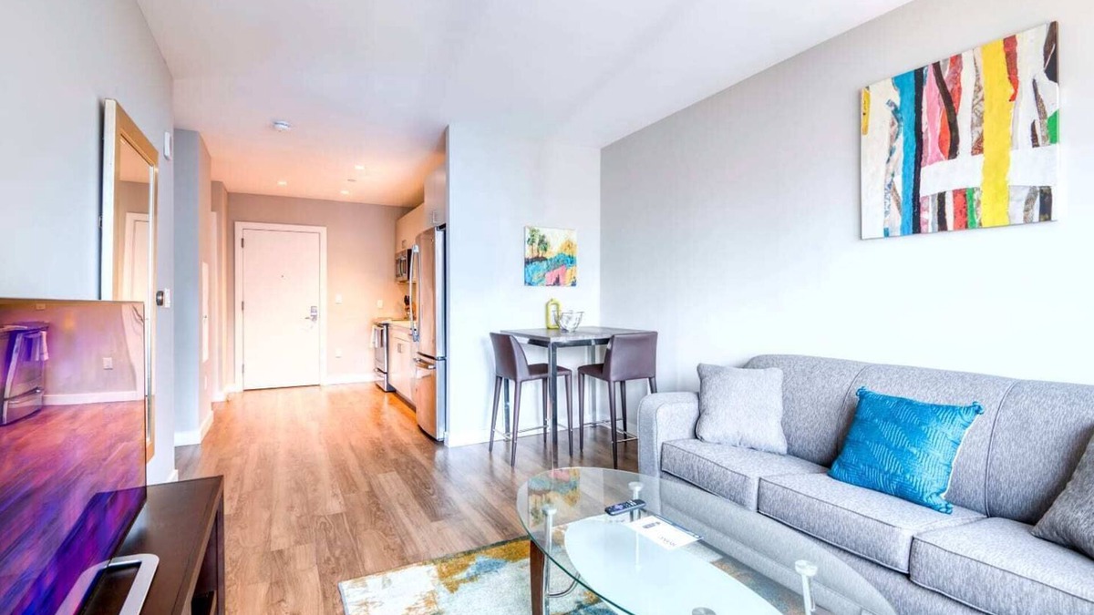Seaport District Apartment | Modern Apt with Water Views and Gym