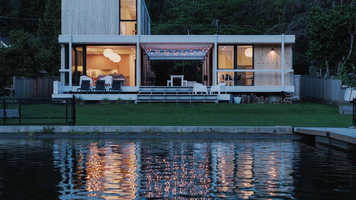 Hope House | Modern Architect-Designed Lakefront House