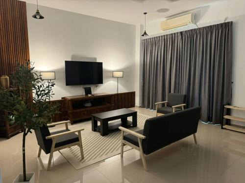 Bandar Indera Mahkota House | MODERN ARIEF Homestay