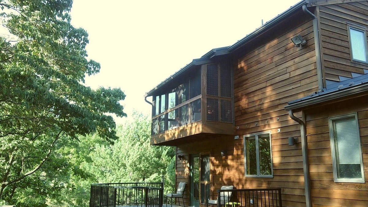 Cumberland House | Modern artful charm in West Side: 2 BR 2 BA, historic tranquil setting