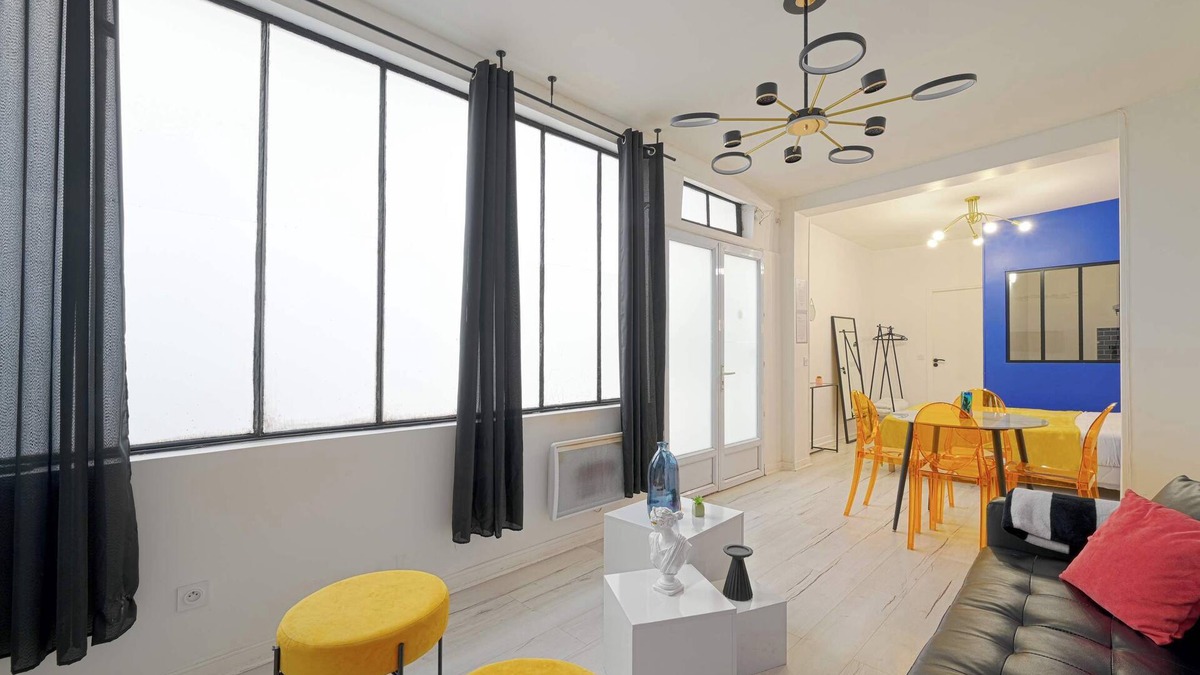 Plaisance Apartment | Modern Artistic Studio