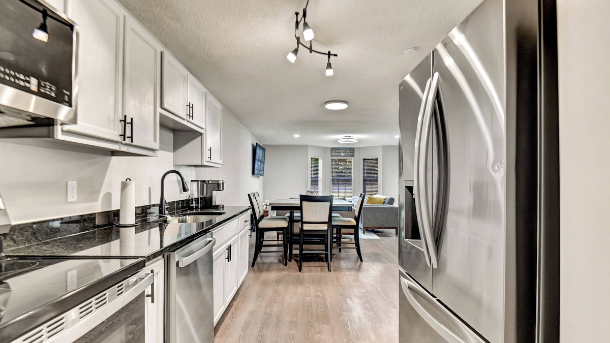 Athens House | Modern Athens Escape 4/br 3/ba 6 miles to University of Georgia and downtown