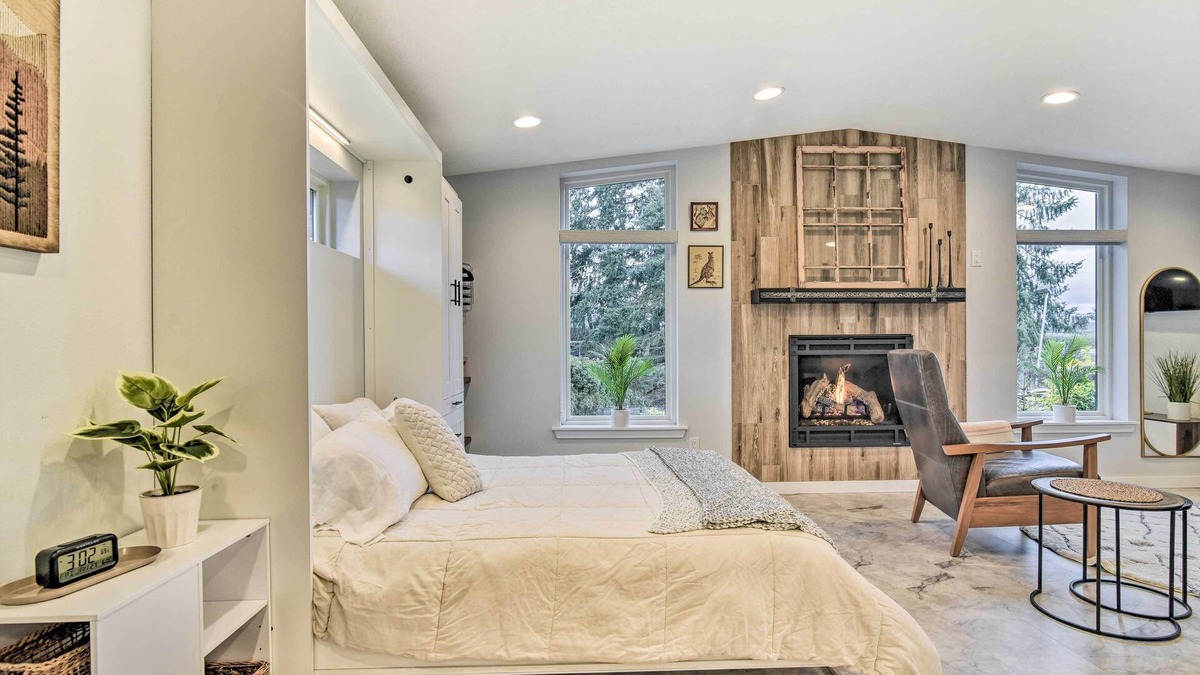 Aurora Apartment | Modern Aurora Studio w/Private Patio