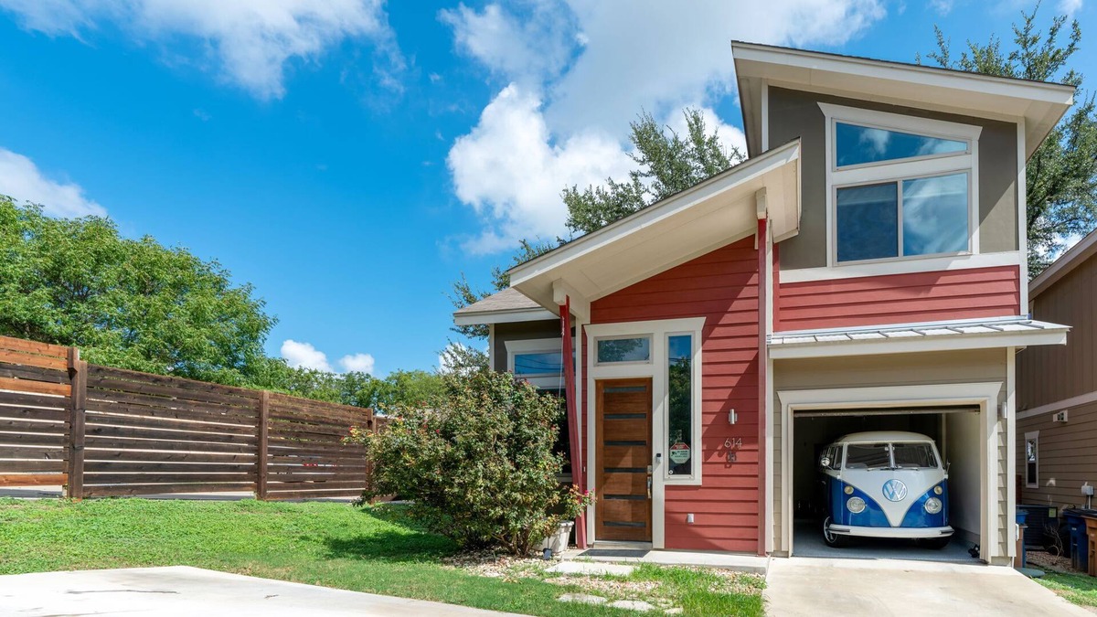 Galindo House | Modern Austin Home w/ Porch & Large Yard!
